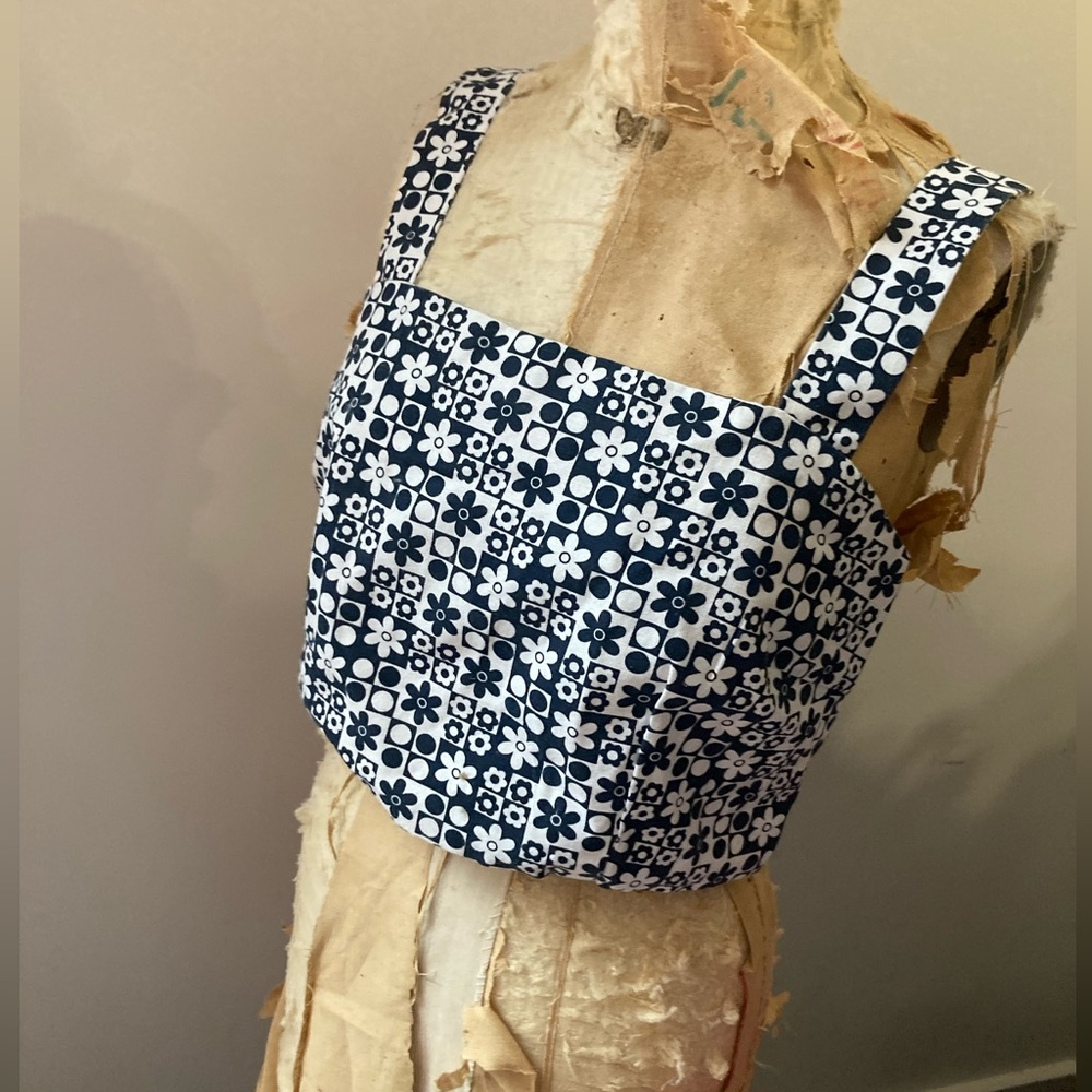 Mod Floral Print Canvas Cropped Tank- Size L